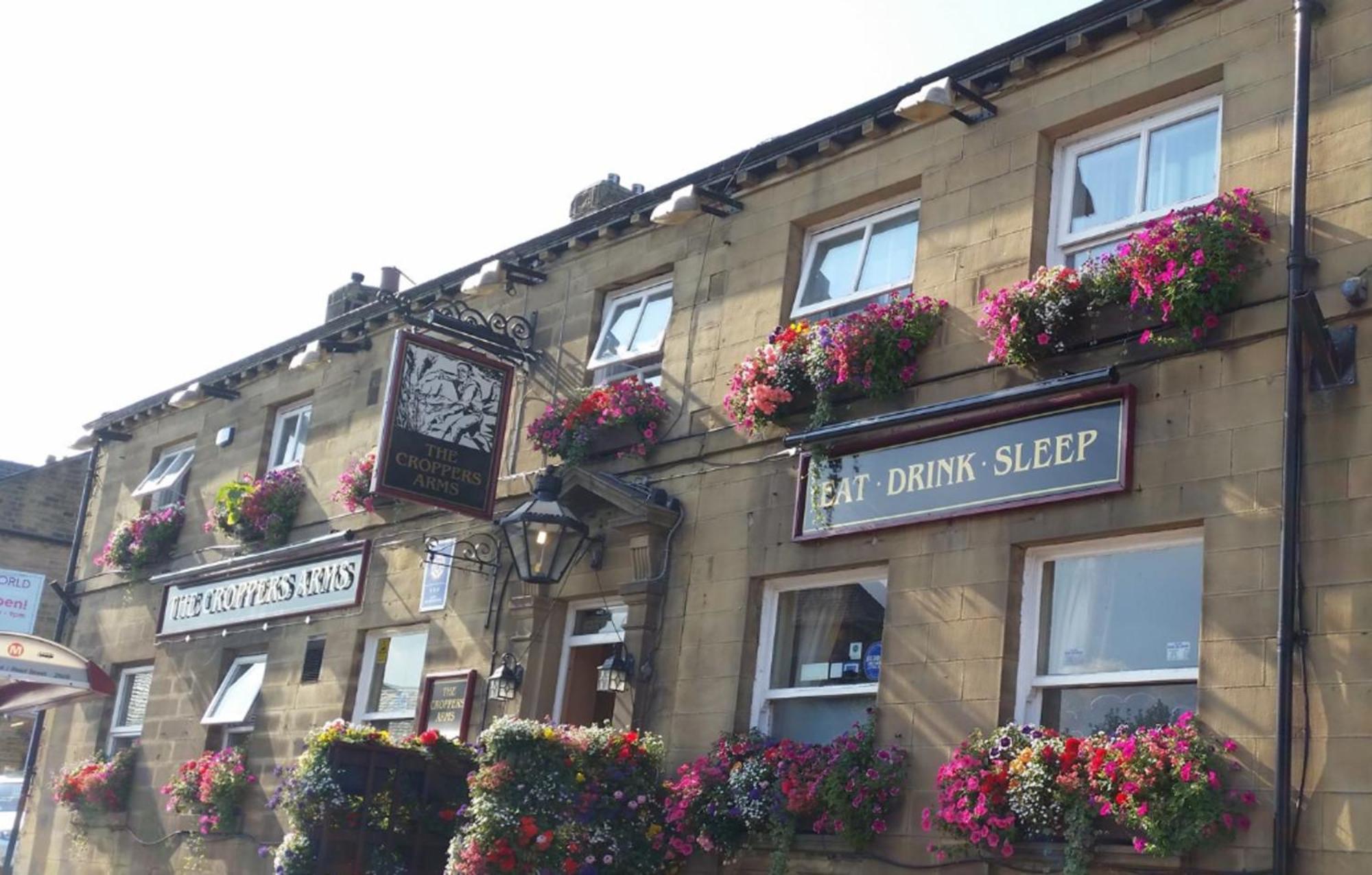 Oyo The Croppers Arms Hotel Huddersfield Exterior photo